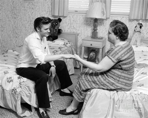 In late 1955, his recording contract. . Did elvis sing at his mothers funeral